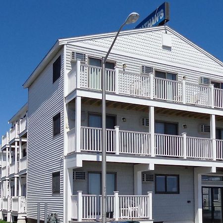 Jonathan'S On The Oceanfront Hampton Exterior photo