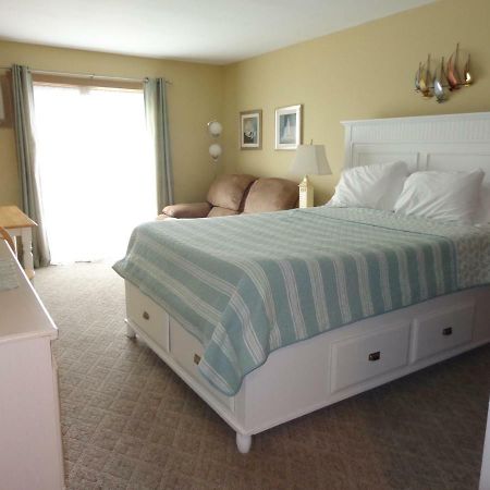 Jonathan'S On The Oceanfront Hampton Exterior photo