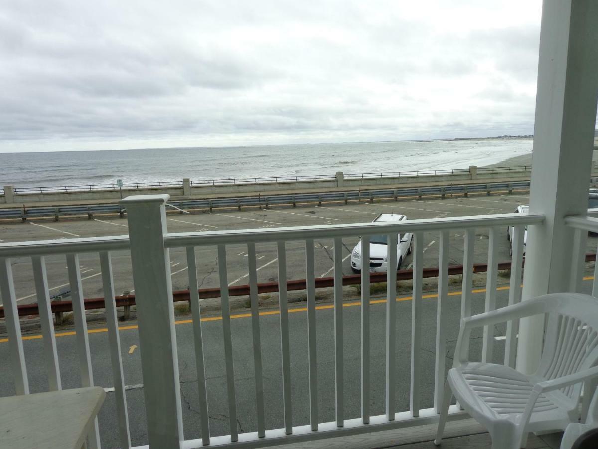 Jonathan'S On The Oceanfront Hampton Exterior photo